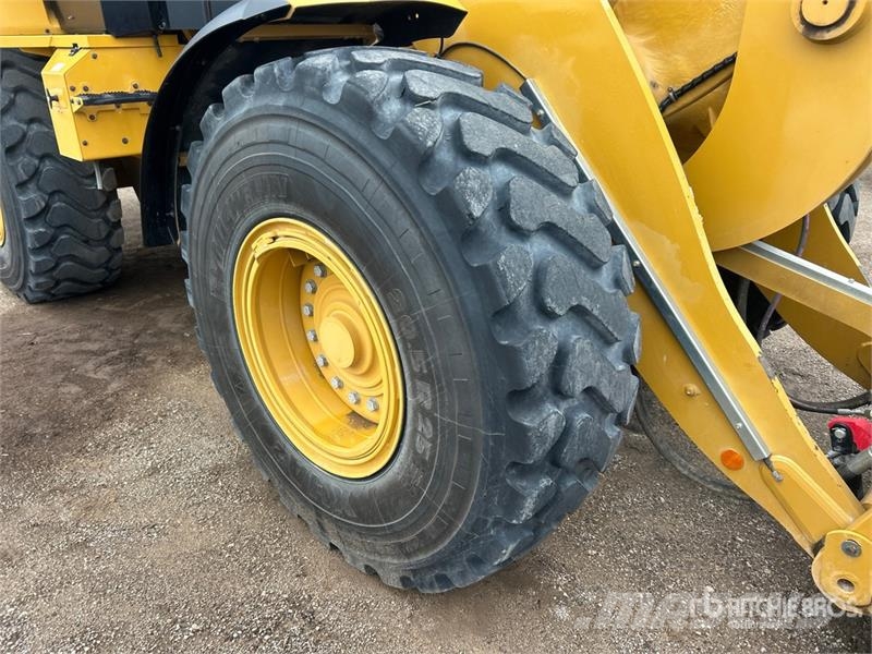 CAT 938M Kolesni nakladalci