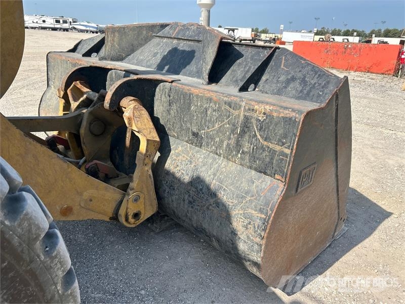 CAT 938M Gumikerekes homlokrakodók