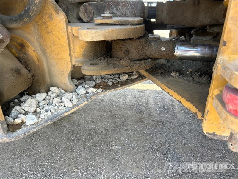 CAT 938M Gumikerekes homlokrakodók