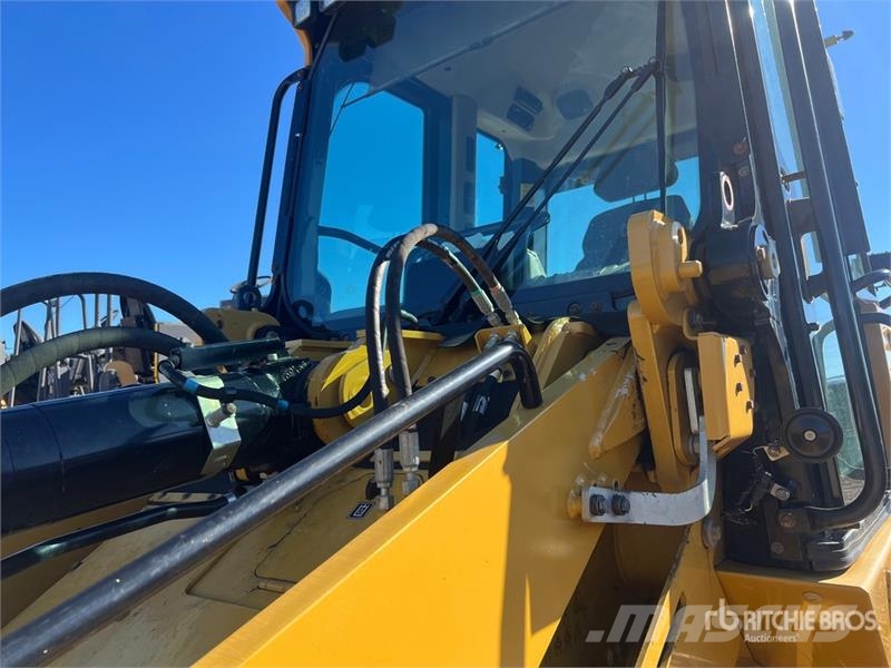 CAT 953 Larvebåndslæssere