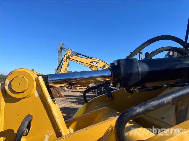 CAT 953 Larvebåndslæssere