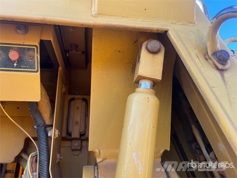 CAT 953B クローラーローダー