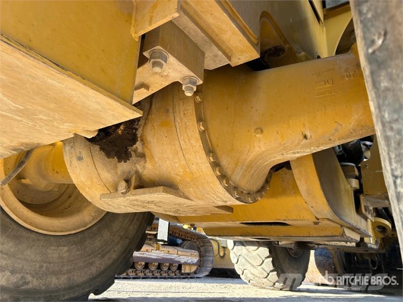 CAT 966K Wheel Loader Kolesni nakladalci