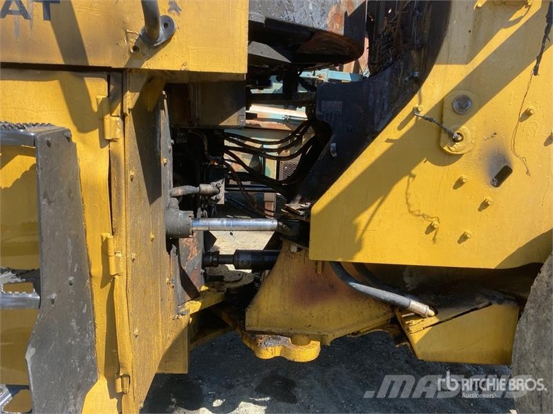 CAT 966M Wheel Loader (Inoperable) Chargeuse sur pneus