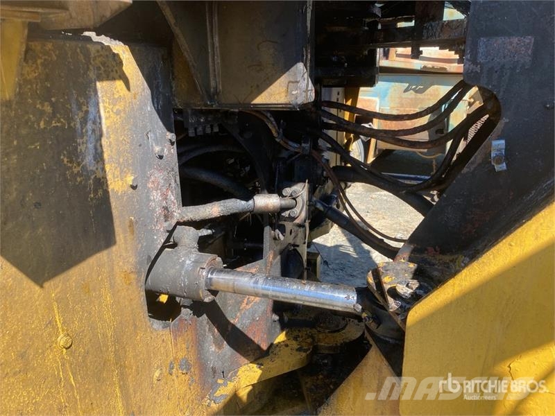 CAT 966M Wheel Loader (Inoperable) Chargeuse sur pneus