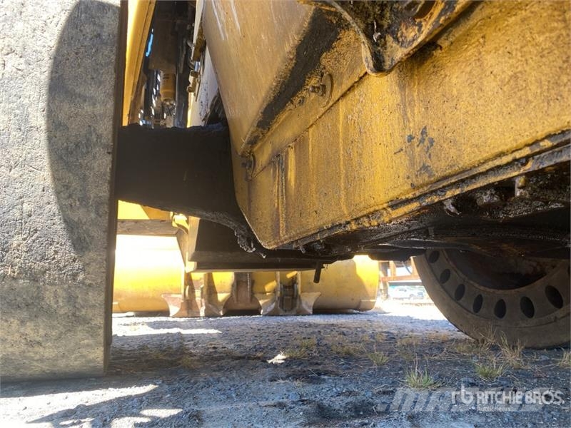 CAT 966M Wheel Loader (Inoperable) Chargeuse sur pneus