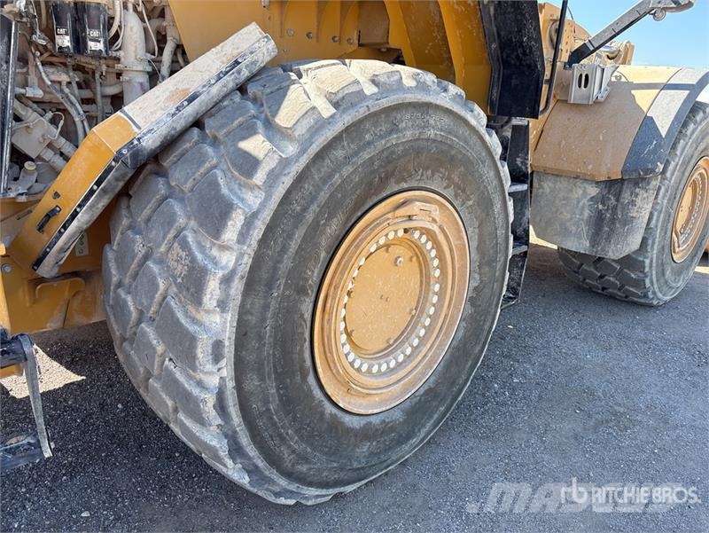 CAT 982 Wheel Loader Kolové nakladače
