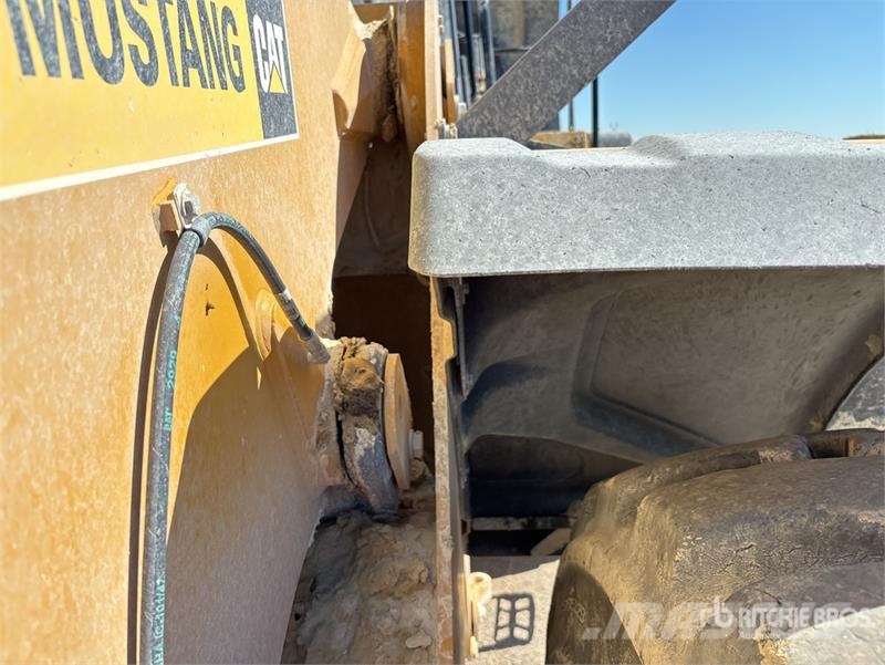 CAT 982 Wheel Loader Kolové nakladače