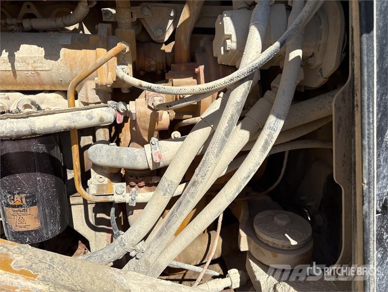 CAT 982 Wheel Loader Kolové nakladače
