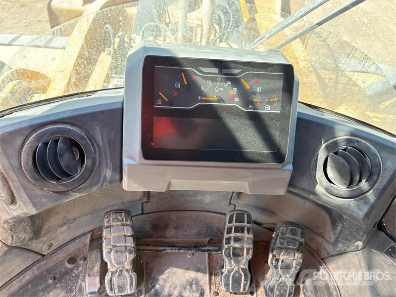CAT 982 Wheel Loader Kolové nakladače