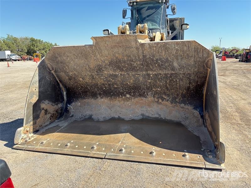 CAT 982 Wheel Loader Kolové nakladače