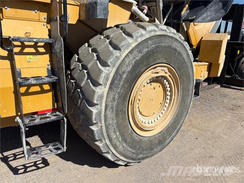 CAT 982 Wheel Loader Kolové nakladače
