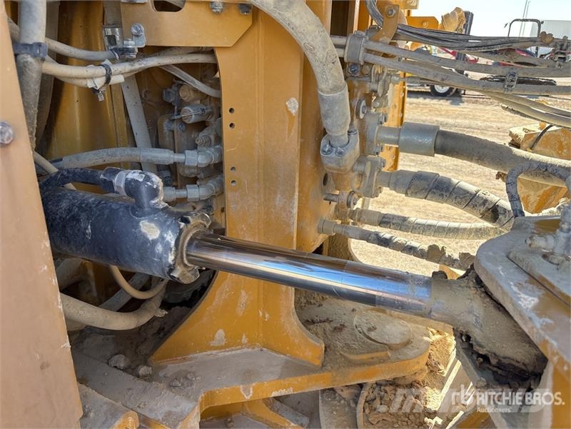 CAT 982 Wheel Loader Kolové nakladače