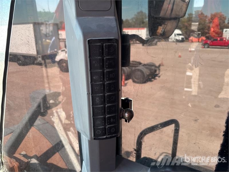 CAT 982 Wheel Loader Kolové nakladače