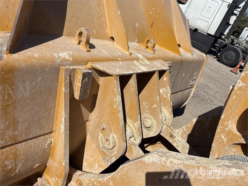 CAT 982 Wheel Loader Kolové nakladače