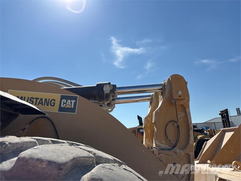 CAT 982 Wheel Loader Kolové nakladače