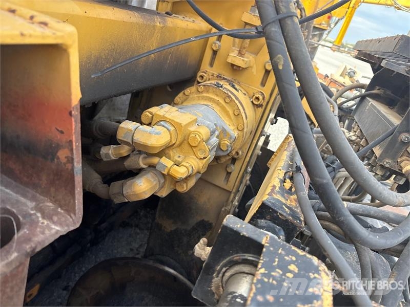 CAT AP-650B Aszfalt terítõ gépek