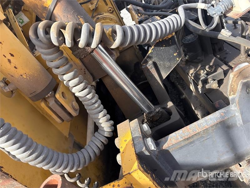 CAT AP-650B Aszfalt terítõ gépek