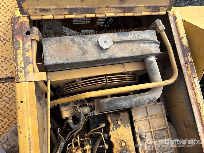 CAT AP-650B Aszfalt terítõ gépek