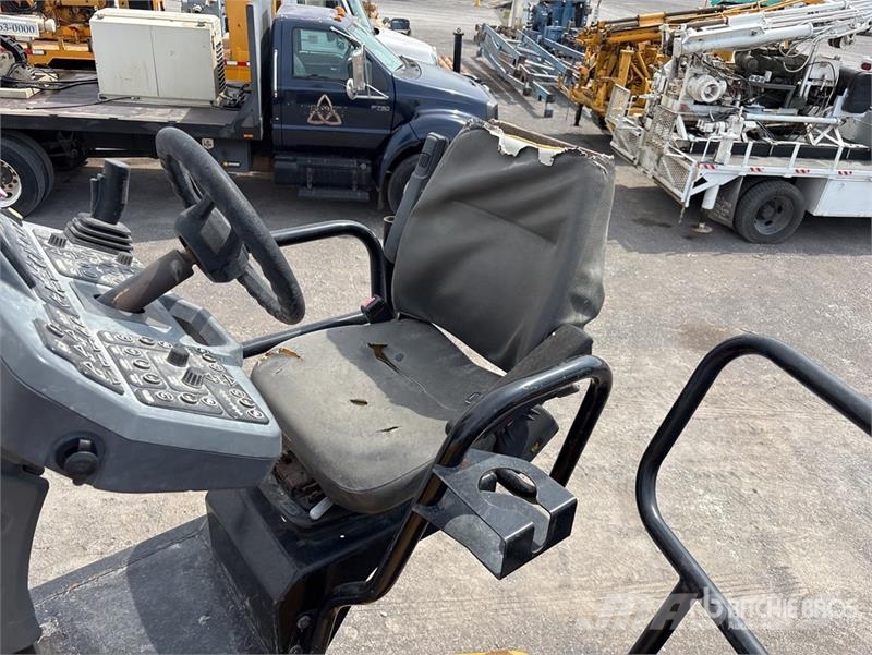 CAT AP1000F Wheel Asphalt Paver Strassenfertiger