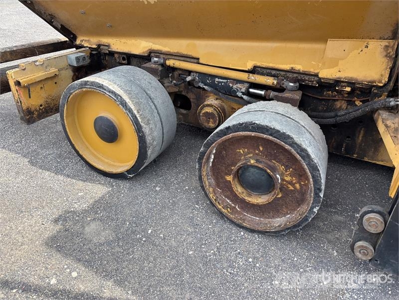 CAT AP1000F Wheel Asphalt Paver Strassenfertiger