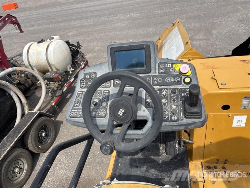 CAT AP1000F Wheel Asphalt Paver Strassenfertiger