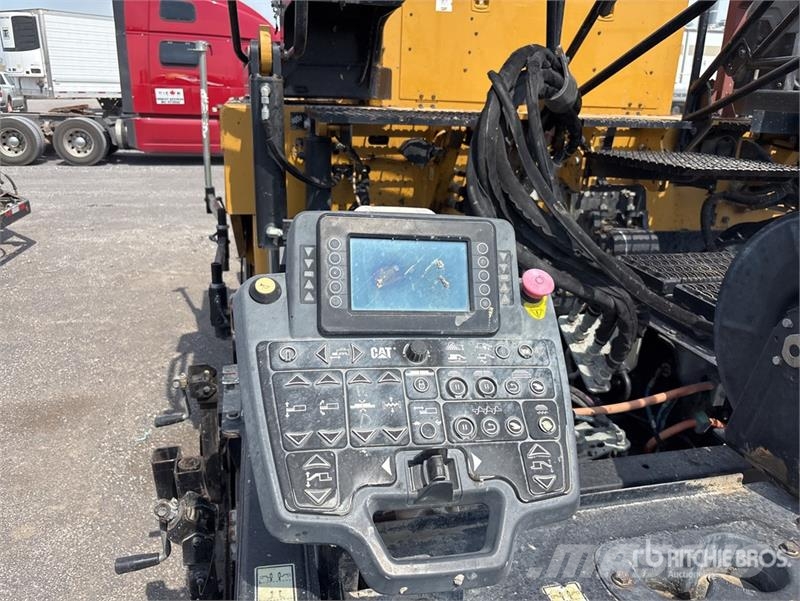 CAT AP1000F Wheel Asphalt Paver Strassenfertiger