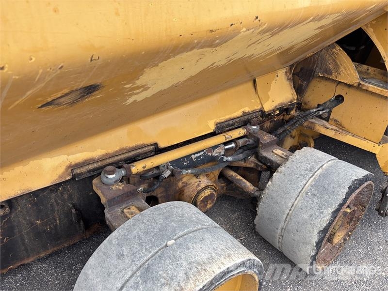 CAT AP1000F Wheel Asphalt Paver Strassenfertiger