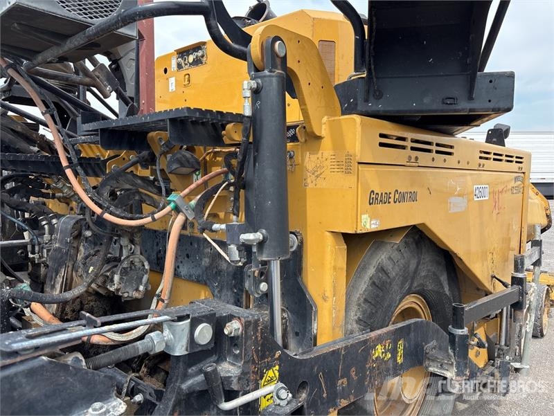 CAT AP1000F Wheel Asphalt Paver Strassenfertiger