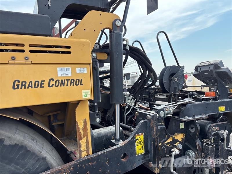 CAT AP1000F Wheel Asphalt Paver Strassenfertiger