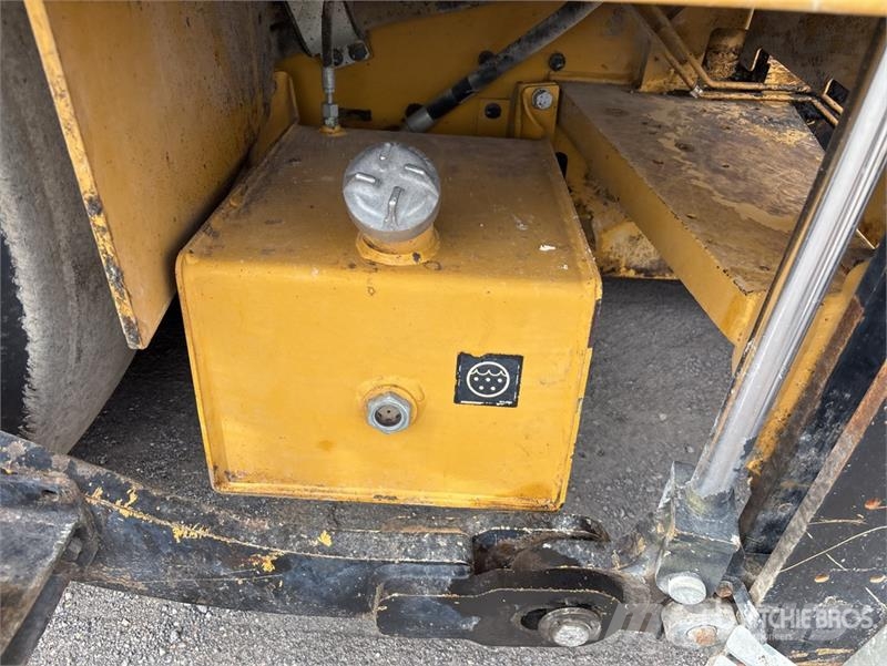 CAT AP1000F Wheel Asphalt Paver Strassenfertiger