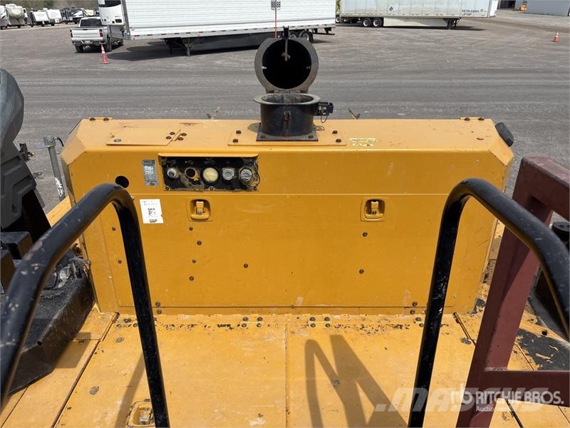 CAT AP1000F Wheel Asphalt Paver Strassenfertiger