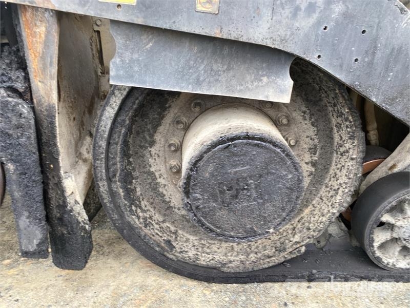 CAT AP655F Track Asphalt Paver معدات السفلتة
