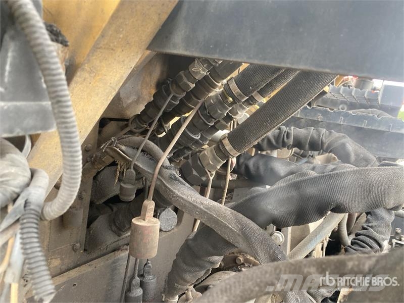 CAT AP655F Track Asphalt Paver معدات السفلتة