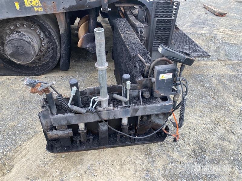 CAT AP655F Track Asphalt Paver معدات السفلتة
