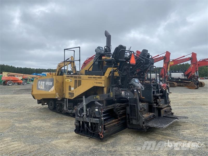 CAT AP655F Track Asphalt Paver معدات السفلتة