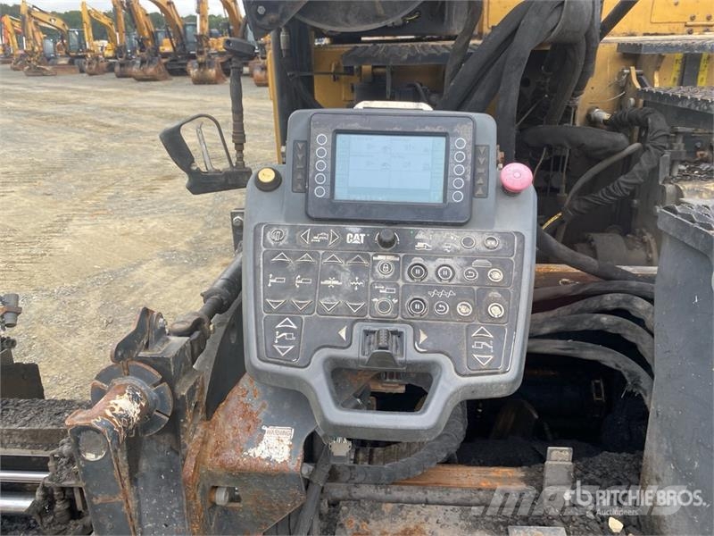 CAT AP655F Track Asphalt Paver معدات السفلتة