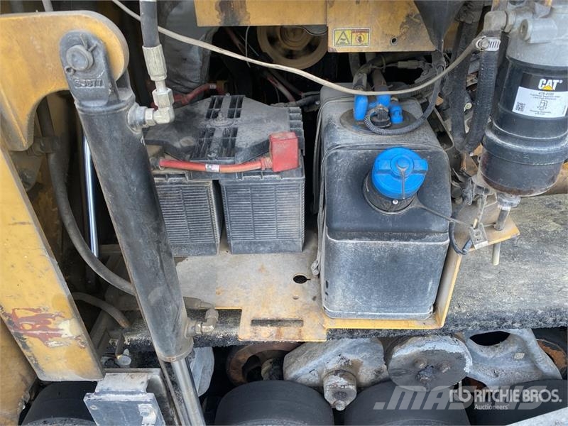 CAT AP655F Track Asphalt Paver معدات السفلتة