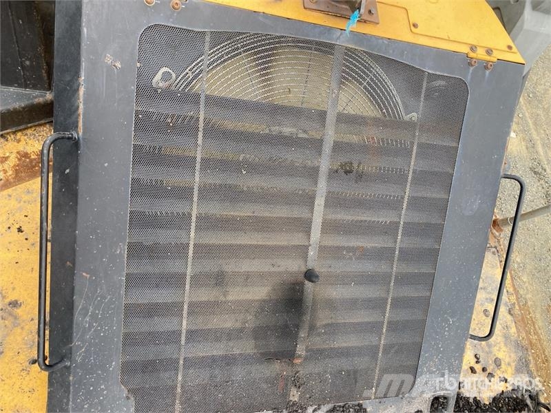 CAT AP655F Track Asphalt Paver معدات السفلتة
