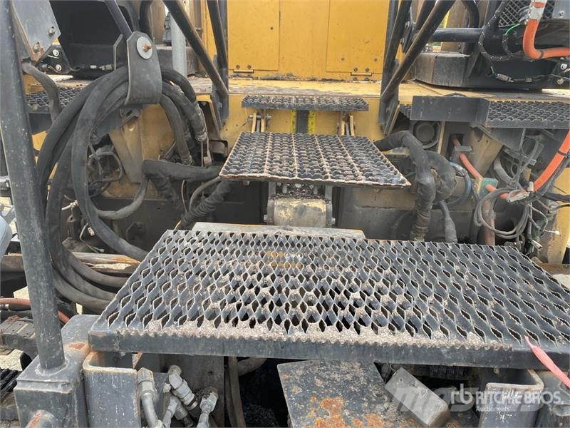 CAT AP655F Track Asphalt Paver معدات السفلتة