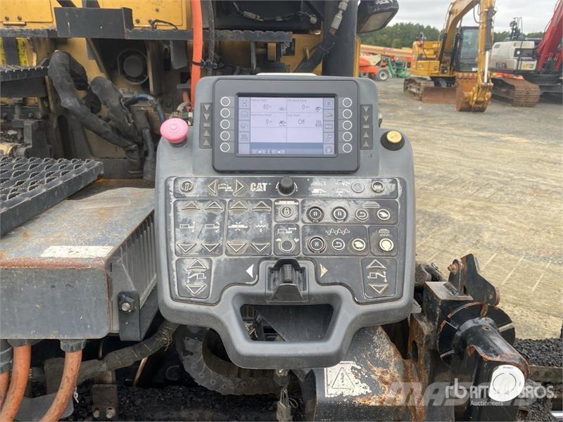 CAT AP655F Track Asphalt Paver معدات السفلتة
