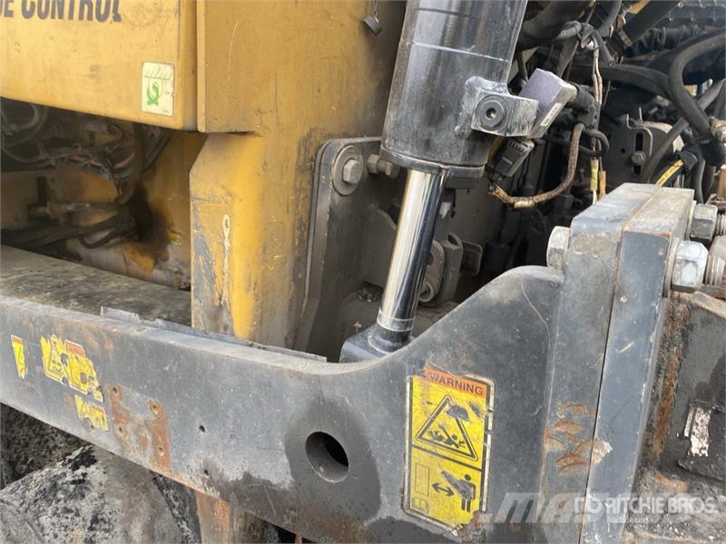 CAT AP655F Track Asphalt Paver معدات السفلتة