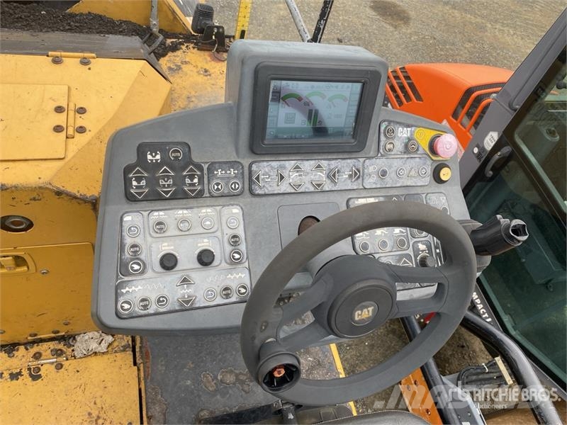 CAT AP655F Track Asphalt Paver معدات السفلتة