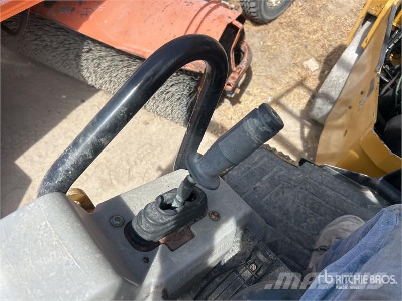 CAT CB34B Double Drum Roller Tandemwalzen