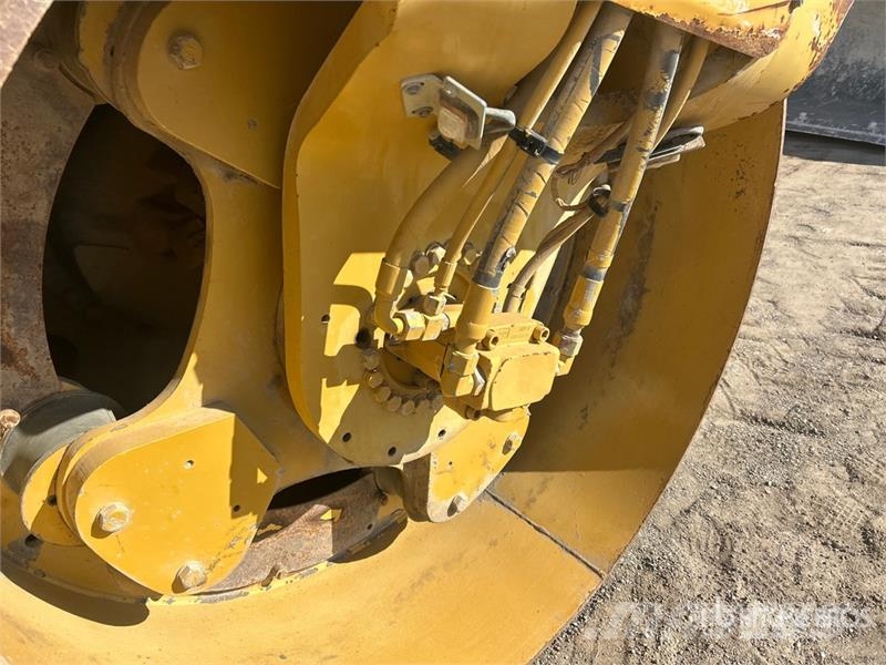 CAT CB64 Double Drum Roller مداحل ثنائية الاسطوانة