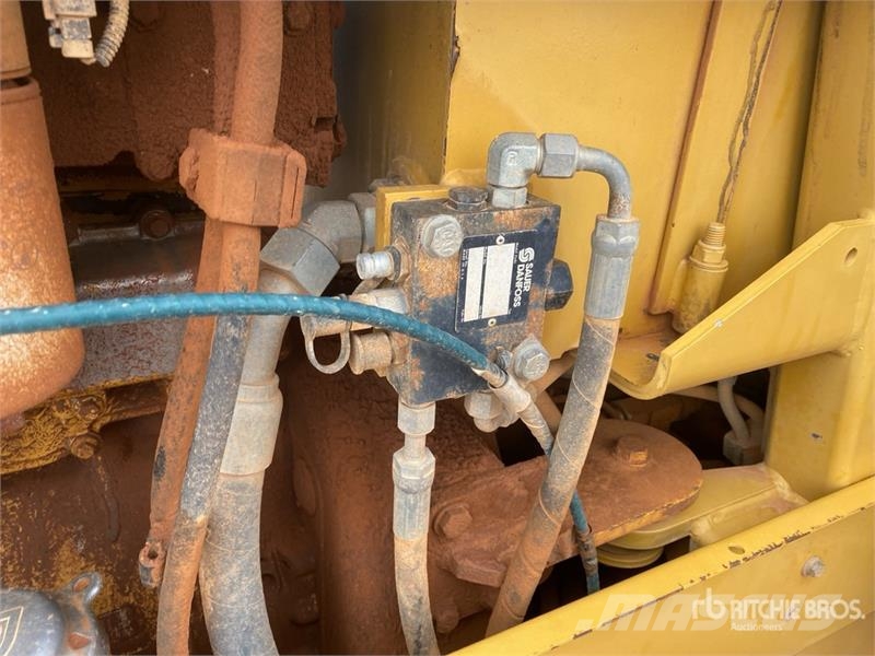 CAT CP-323C Padfoot Drum Compactor Enojni valjarji