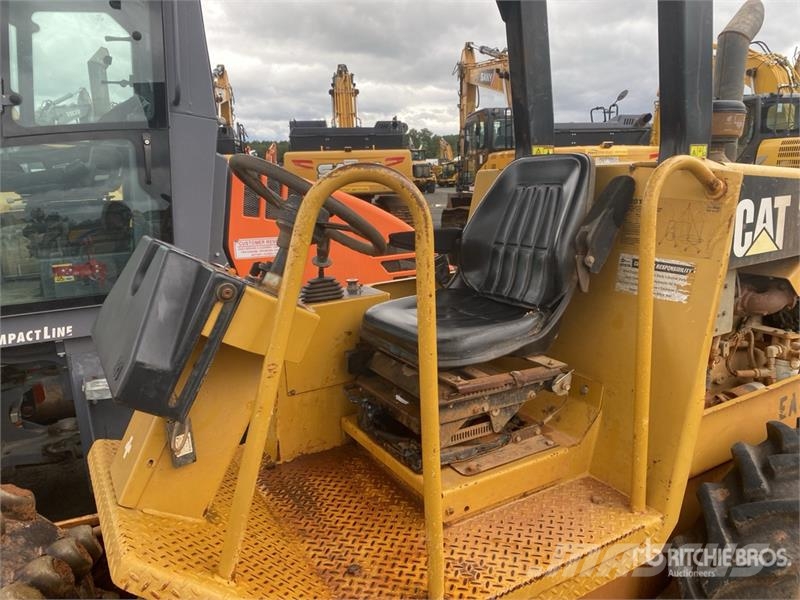 CAT CP-323C Padfoot Drum Compactor Enojni valjarji
