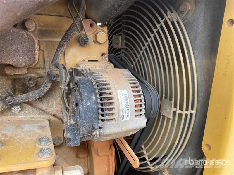 CAT CP-323C Padfoot Drum Compactor Enojni valjarji
