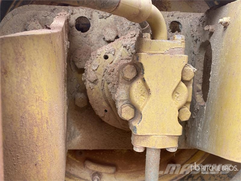 CAT CP-323C Padfoot Drum Compactor Enojni valjarji