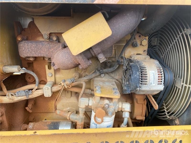CAT CP-323C Padfoot Drum Compactor Enojni valjarji